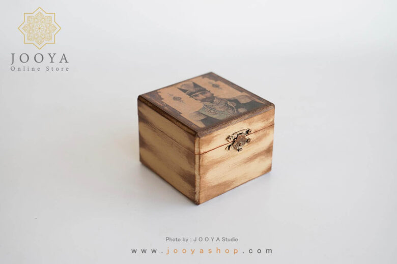 جعبه کوچک چوبی طرح پادشاه
