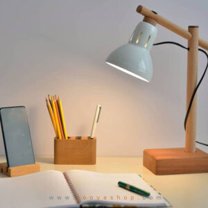 چراغ مطالعه سفید؛ یکی از اکسسوری مناسب میز کار کاربردی