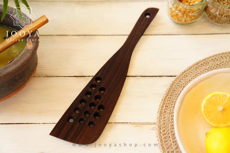 قاشق سوراخ دار با چوب گردو طرح یک - Image 3