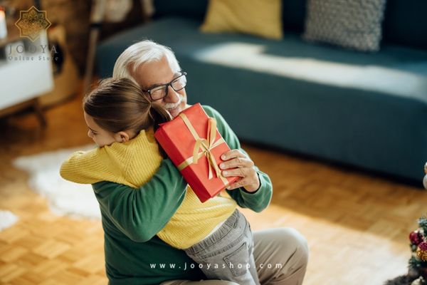 با این 6 هدیه مناسب سالمندان؛ پدر و مادرها را خوشحال کنیم