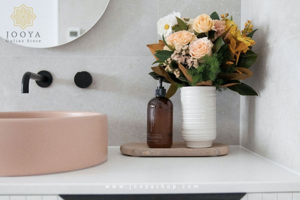 انتخاب هوشمندانه گلدان و شمعدان برای تزئین سرویس بهداشتی