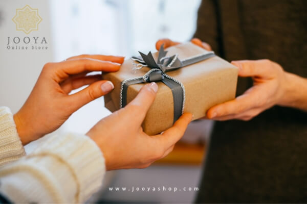 یکی از مهم ترین نکات در آداب هدیه دادن؛ درک نیاز مخاطب است