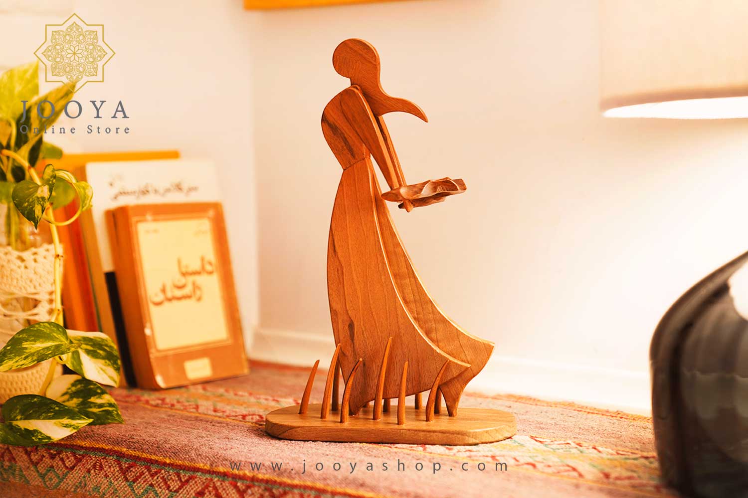 مجسمه چوبی بورا مجسمه چوبی بورا