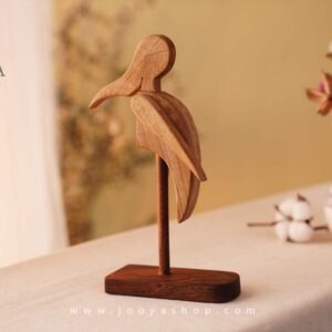 مجسمه چوبی هما