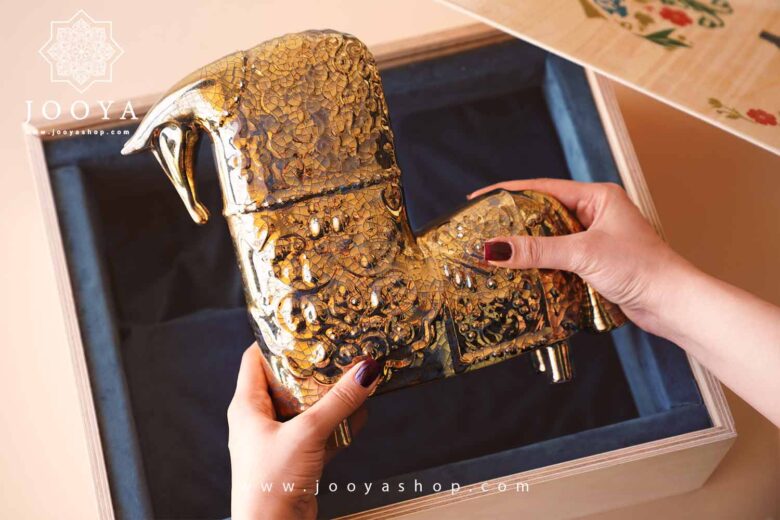 پک هدیه مجسمه اسب رخش